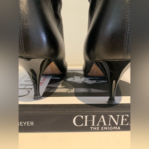 **SOLD** Chanel black Leather “scrunch” booties - Picture 4 of 10